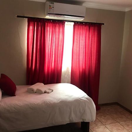 Urbanlife Keetmanshoop Accommodation Extérieur photo