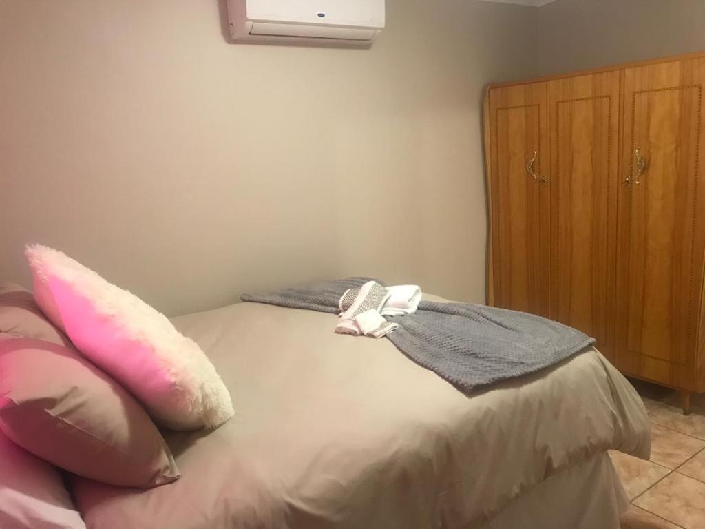 Urbanlife Keetmanshoop Accommodation Extérieur photo
