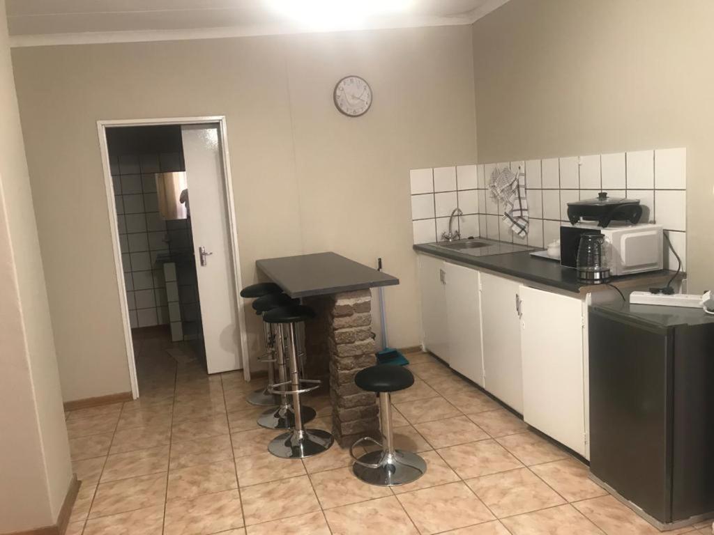 Urbanlife Keetmanshoop Accommodation Extérieur photo