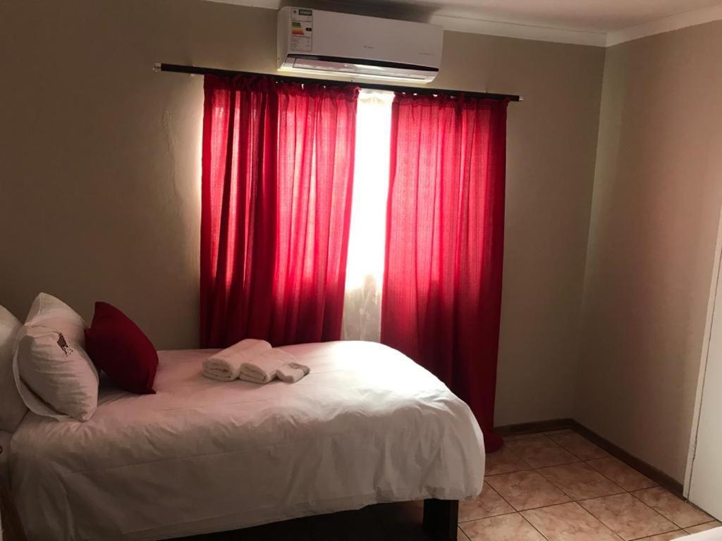 Urbanlife Keetmanshoop Accommodation Extérieur photo