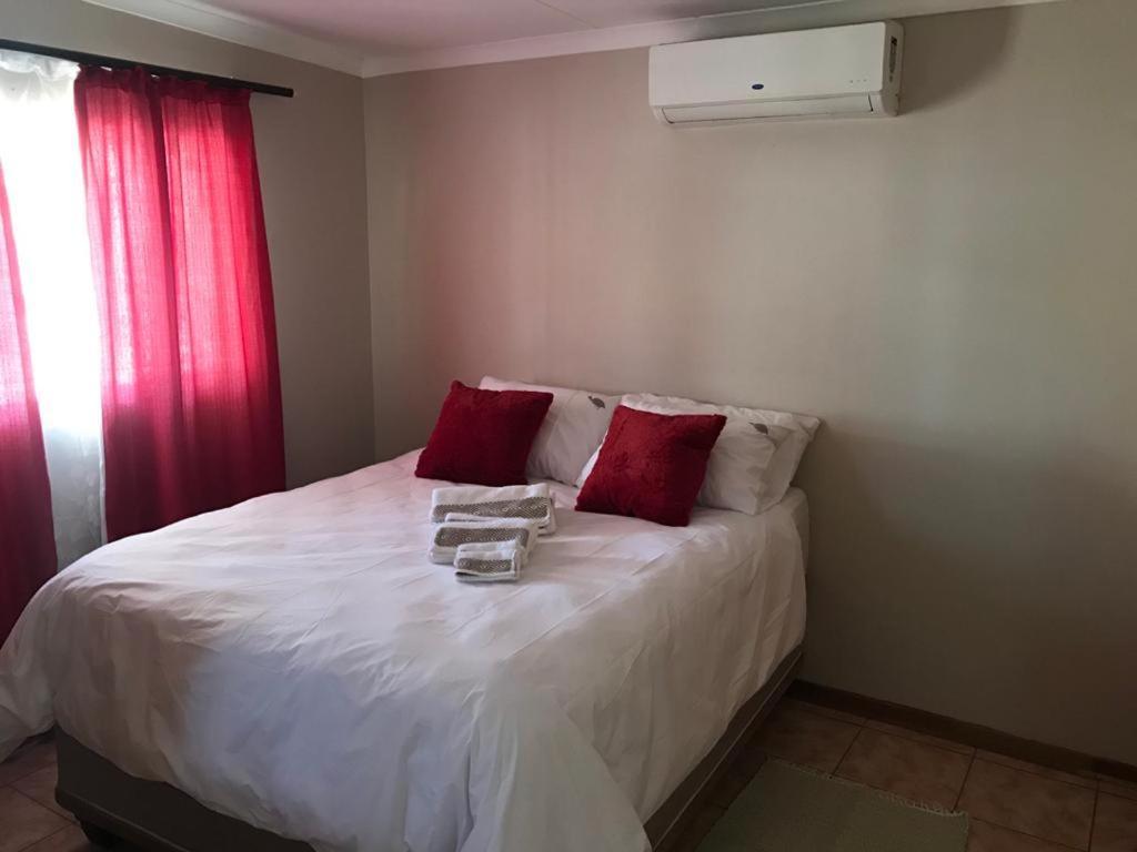 Urbanlife Keetmanshoop Accommodation Extérieur photo
