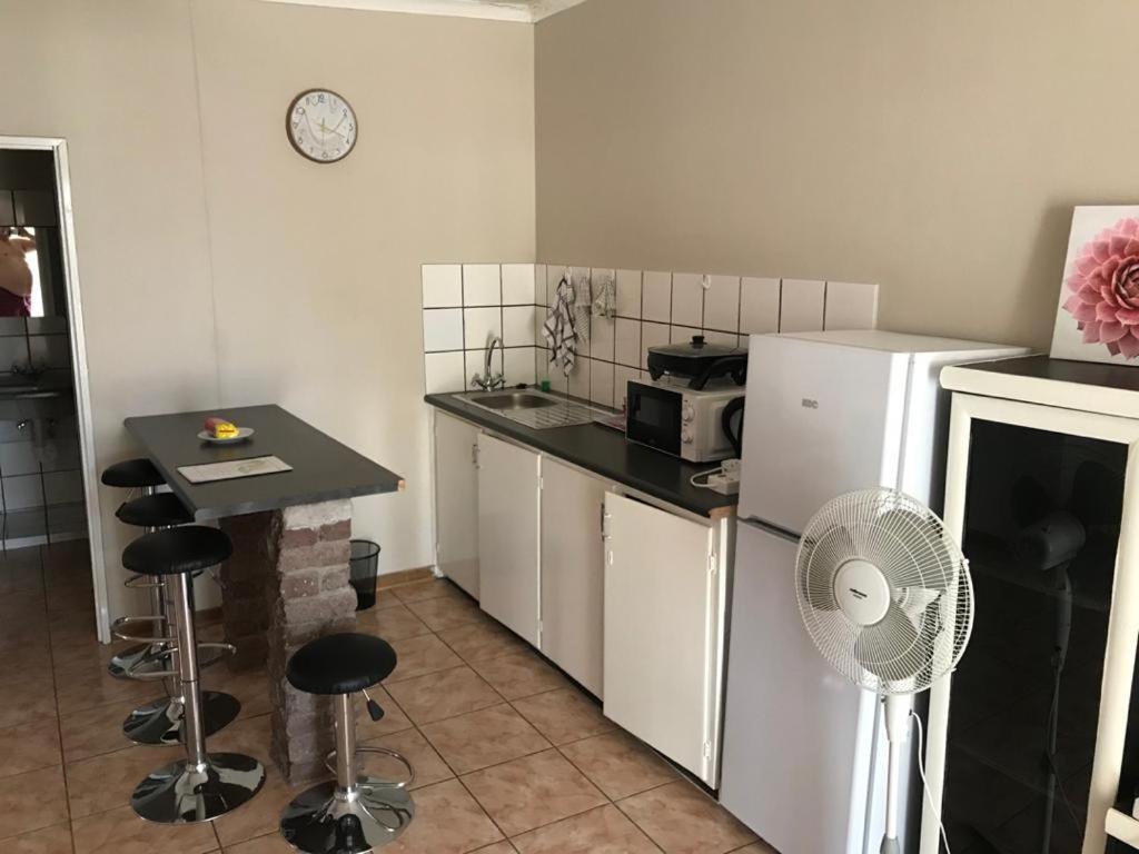 Urbanlife Keetmanshoop Accommodation Extérieur photo